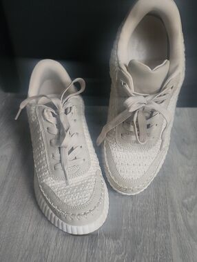Women’s Cream Knit Lace-Up Sneakers